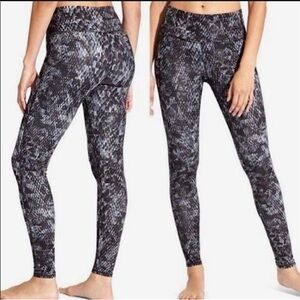 ATHLETA CHATURANGA HIGH RISE  GRAY & BLACK SNAKE PRINT LEGGINGS SZ M